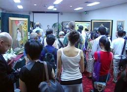 师生参观画展