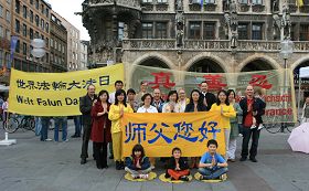 慕尼黑大法弟子恭祝师尊生日好