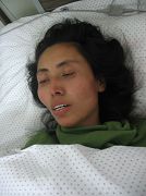 被迫害得奄奄一息的宋彩虹