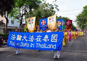 法轮功学员在曼谷参加游行