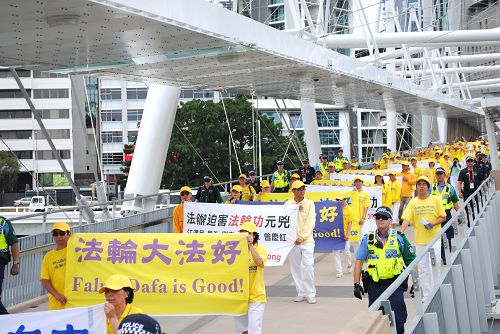 图1：二十国集团峰会（G20）峰会期间，法轮功学员在布里斯本游行