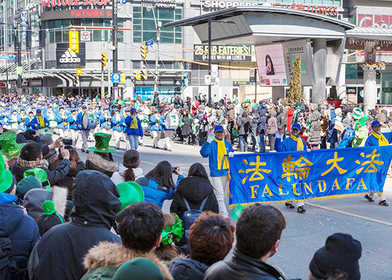 加拿大圣派翠克游行 法轮功受欢迎