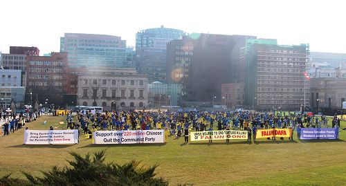 二零一五年十二月九日，法轮功学员在首都渥太华国会山前，呼吁加拿大政府帮助制止中共迫害