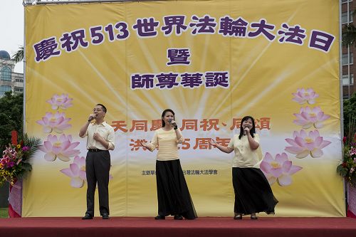 图12：法轮功学员音乐演唱