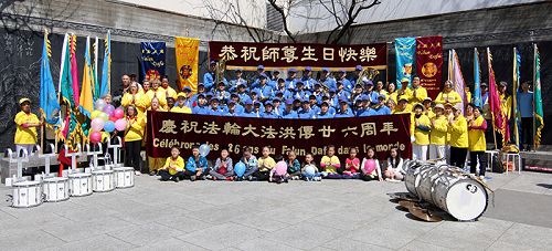 图1：二零一八年五月五日，加拿大蒙特利尔法轮功学员恭祝师尊生日快乐。