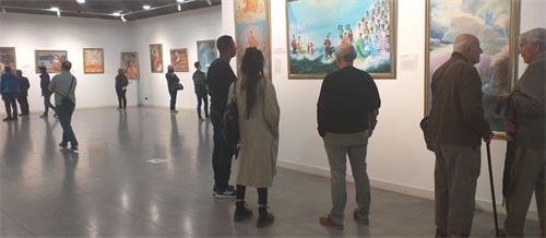 '图1～4：“真善忍国际美展”在西班牙马德里洛佩·德·维加文化中心举行，超过两千人观看'
