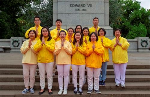 '图2：澳洲墨尔本部份越南裔法轮功学员恭祝师尊李洪志大师新年好。'