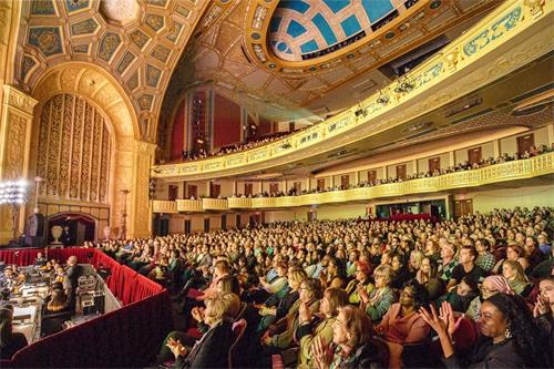 '图3：二零一九年三月一日至十日，神韵环球艺术团在百年历史的底特律歌剧院连续上演十场演出，几乎场场爆满。'