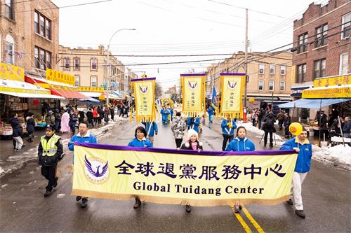 '图1～11：近千名法轮功学员在纽约的第三大华人社区——布碌仑八大道举行盛大游行。'