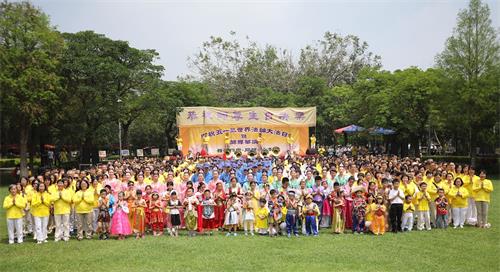 '图1：台湾中部法轮功学员庆祝“五一三世界法轮大法日”，恭祝李洪志师尊生日快乐。'