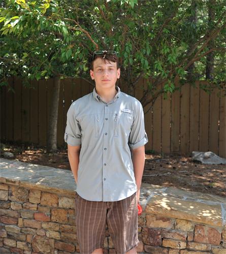 图6： 十六岁的Max Imanus，是佛罗里达州的一名高中生。当他在石头山旅游时，看到法轮功学员正在中国遭受迫害，他表示自己感到非常难过与震惊。
