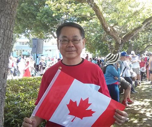 '图5：列治文市议员区泽光表示，欢迎法轮功团体来参加游行，加拿大是一个自由的国家，这正是加拿大之美丽所在。'
