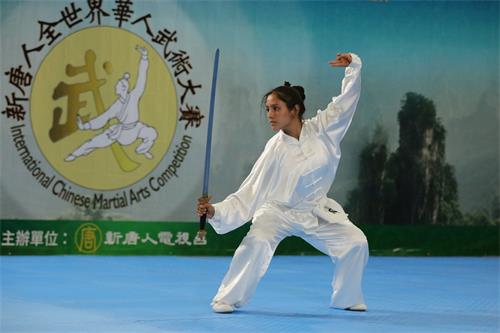 图9：劳拉‧弗朗哥‧戈梅（Laura Franco Gomez）获得第六届新唐人武术大赛女子器械组银奖。