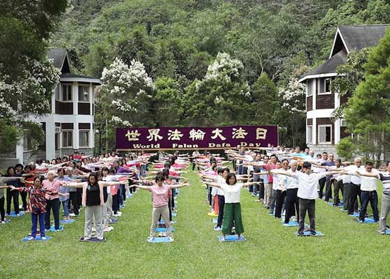 庆祝法轮大法日　台湾中部学员谢师恩