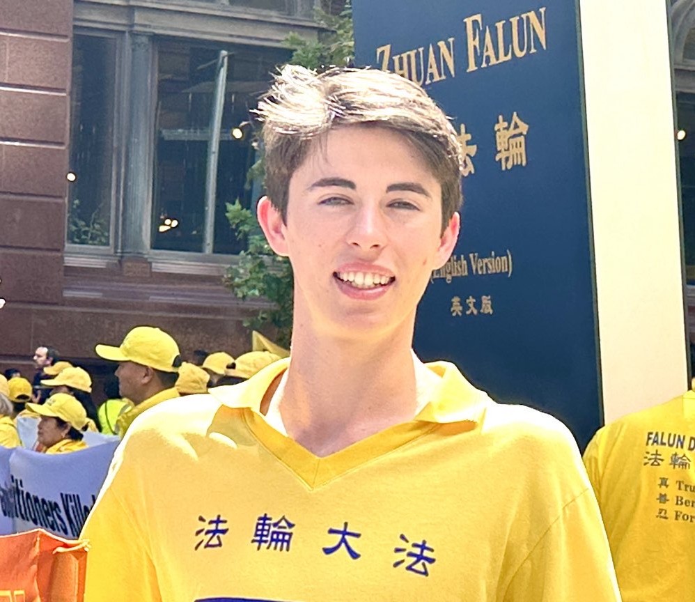 图14:来自西澳的青年法轮功学员哈里森·哈奇森(Harrison Hutchison)。