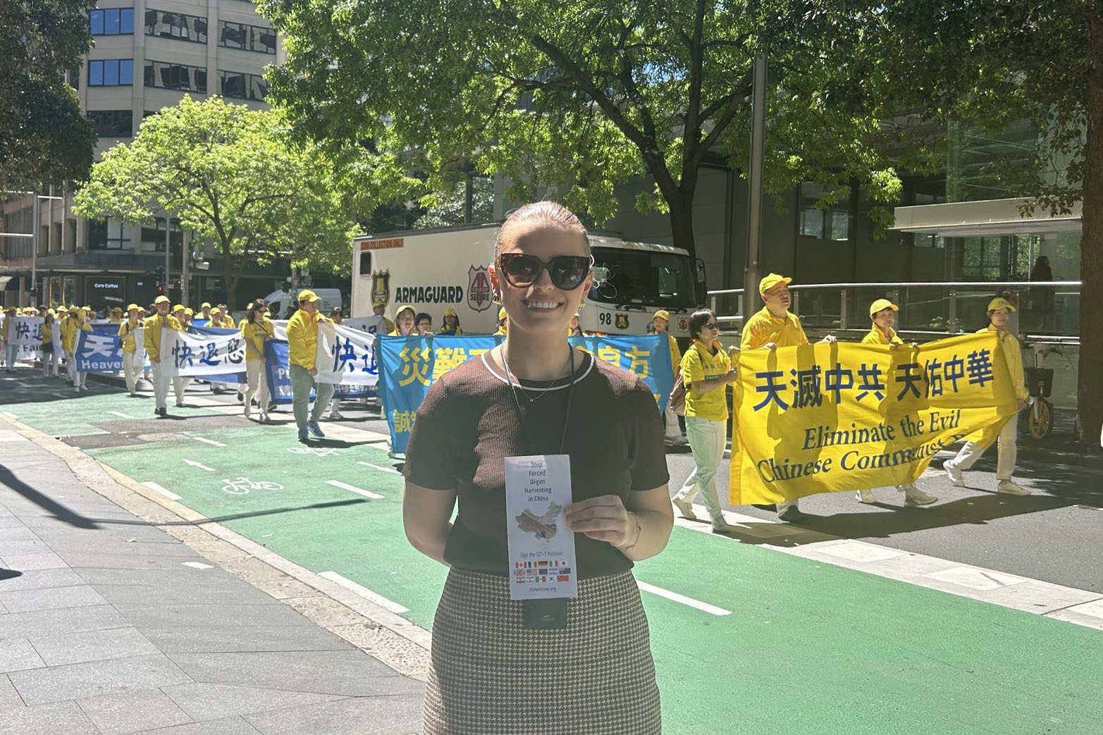 图22:悉尼律师达西・拉金(Darcy Larkin)赞佩法轮功学员传递的美好讯息。