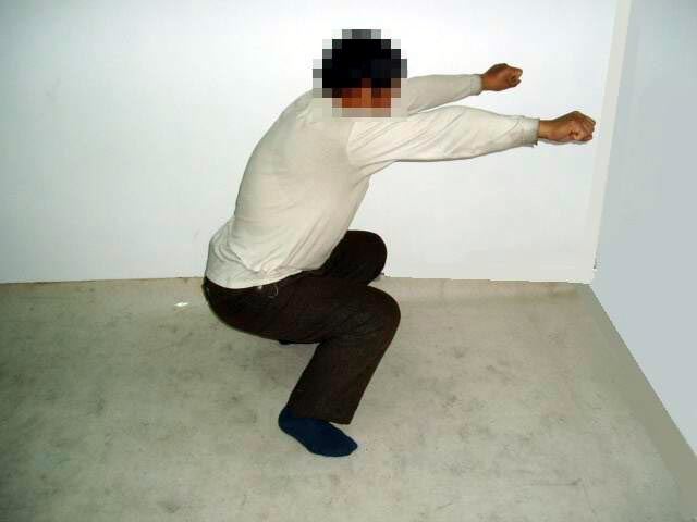 '酷刑演示:蹲马步'