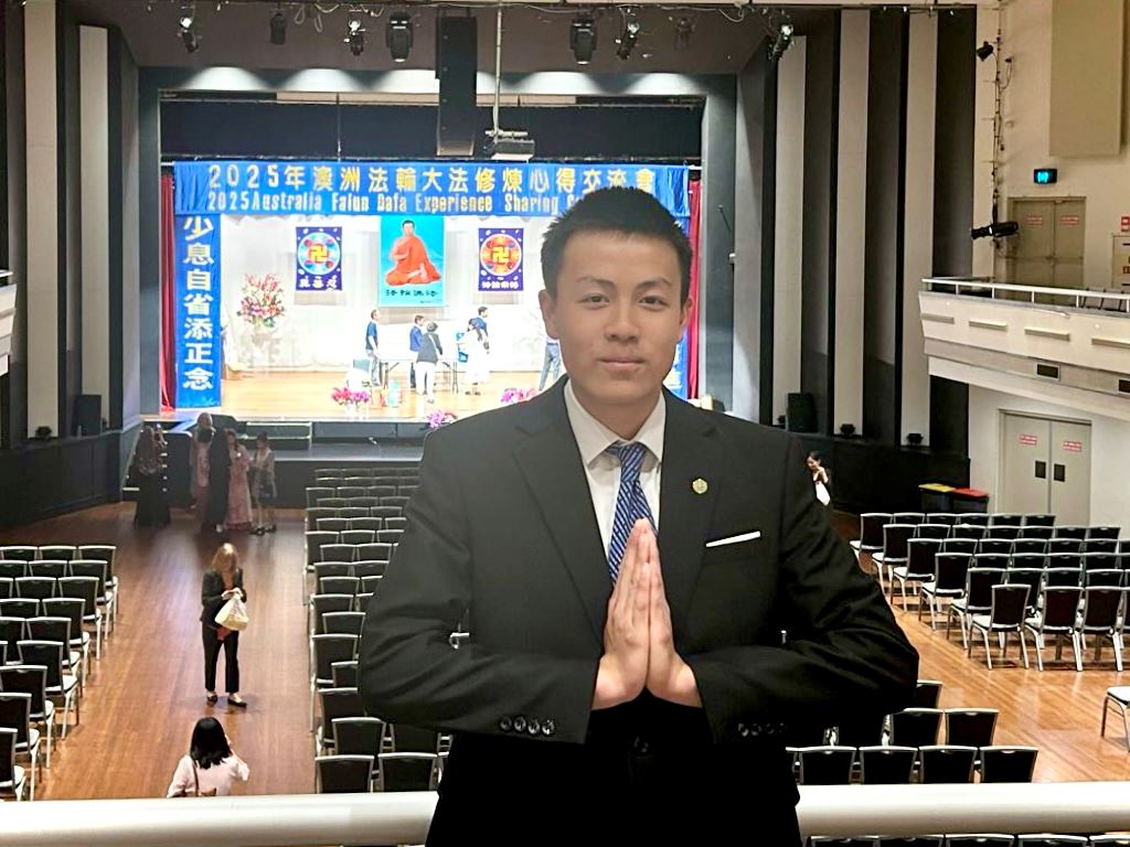 '图8:汤米(Tommy)在法会现场。'