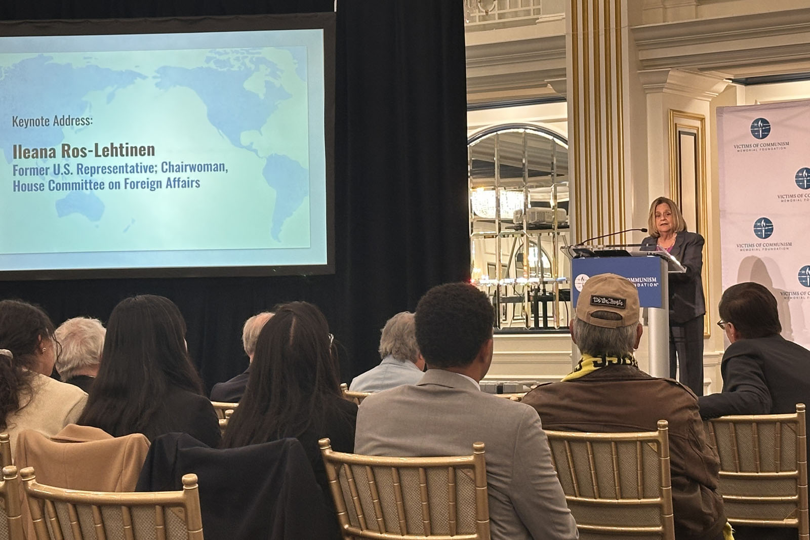 图3:前美国国会资深众议员伊莱安娜‧罗斯-莱蒂宁在论坛会上演讲。