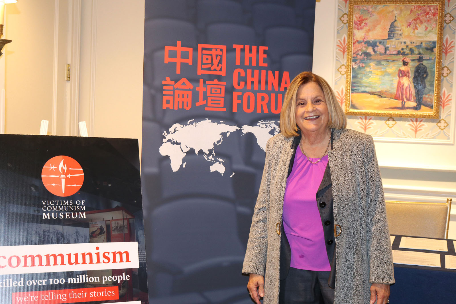 图4:前美国国会资深众议员伊莱安娜·罗斯-莱蒂宁在活动现场。