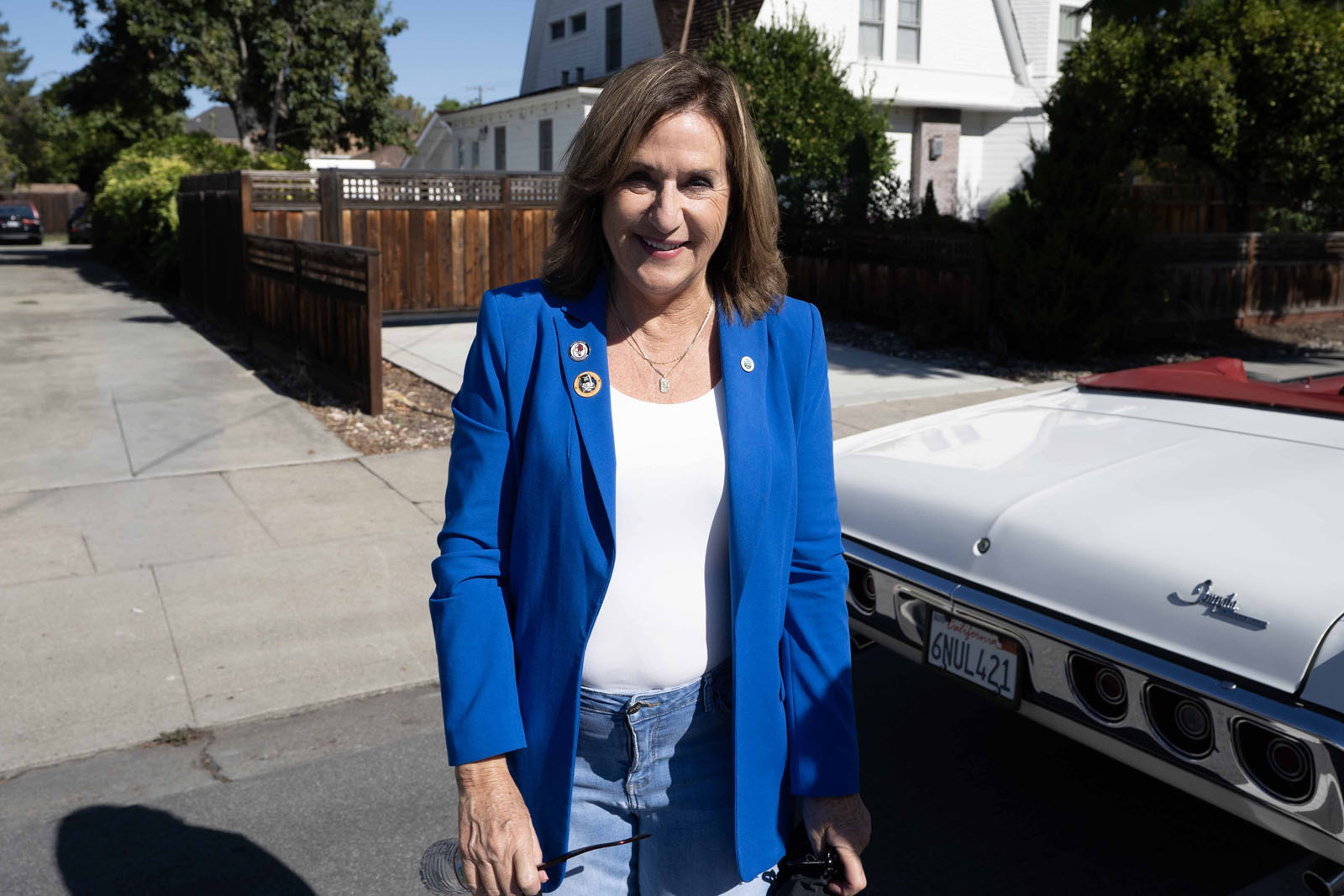 图8:圣塔克拉拉市市长丽莎·吉尔摩感谢法轮功学员参加游行。