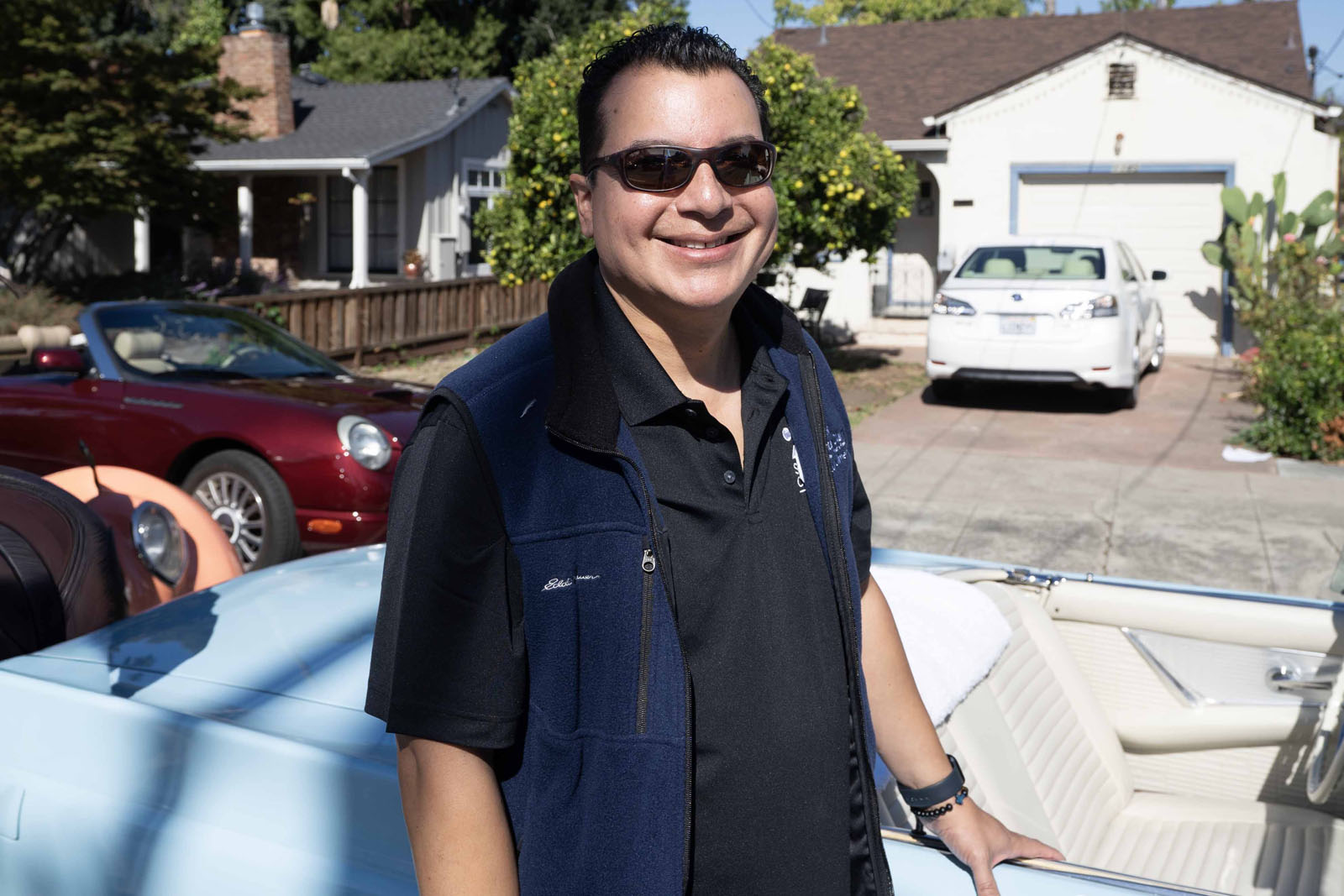 图10:</b>市议员冈阿尔伯特·萨雷斯感谢法轮功学员参加游行。