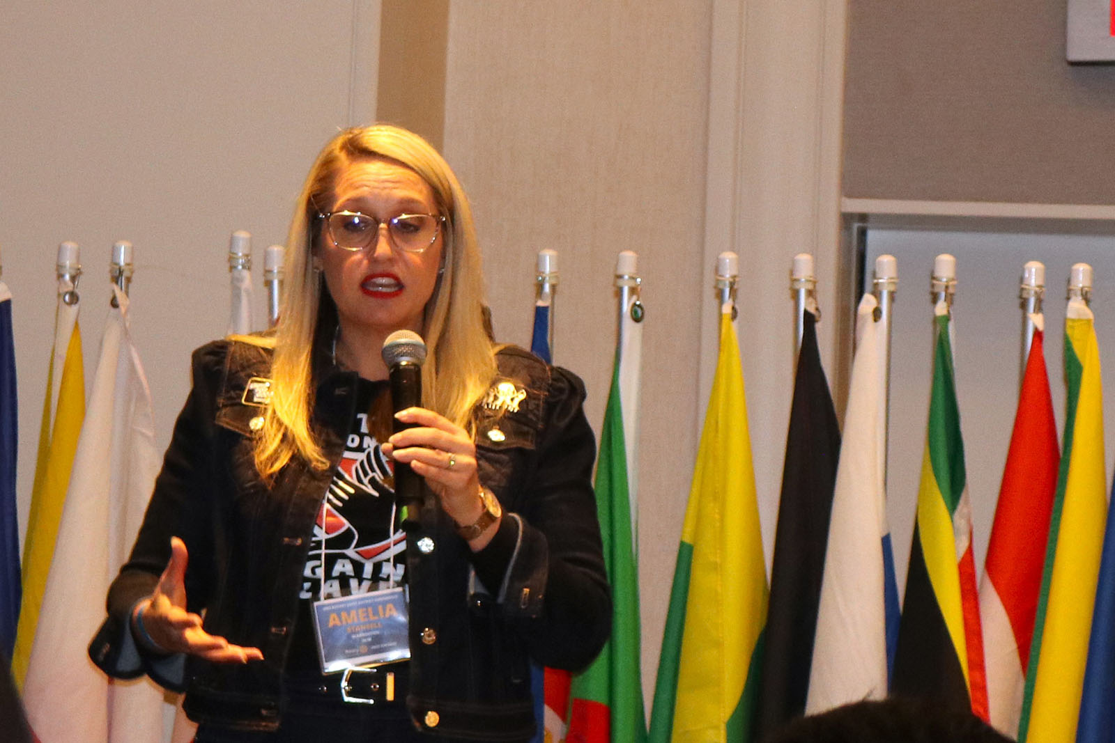 图2:国际扶轮社反奴役行动小组副主席,电影放映会主办者阿米莉亚·斯坦塞尔