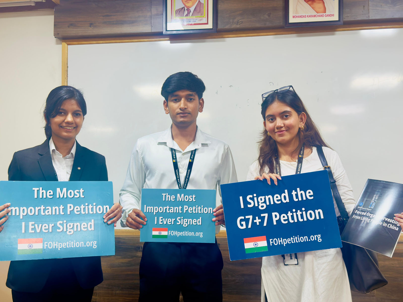 图7:法学院学生在呼吁G7+7国家抵制中共强摘器官的请愿书上签名。