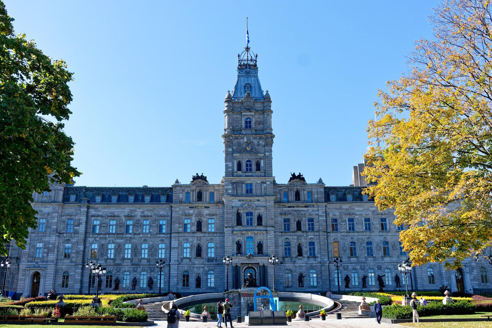 图1:魁北克议会大厦。