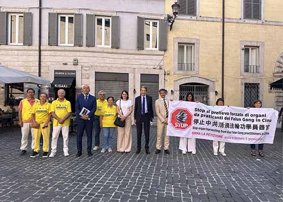 意大利国会前揭露中共罪行 政要支持