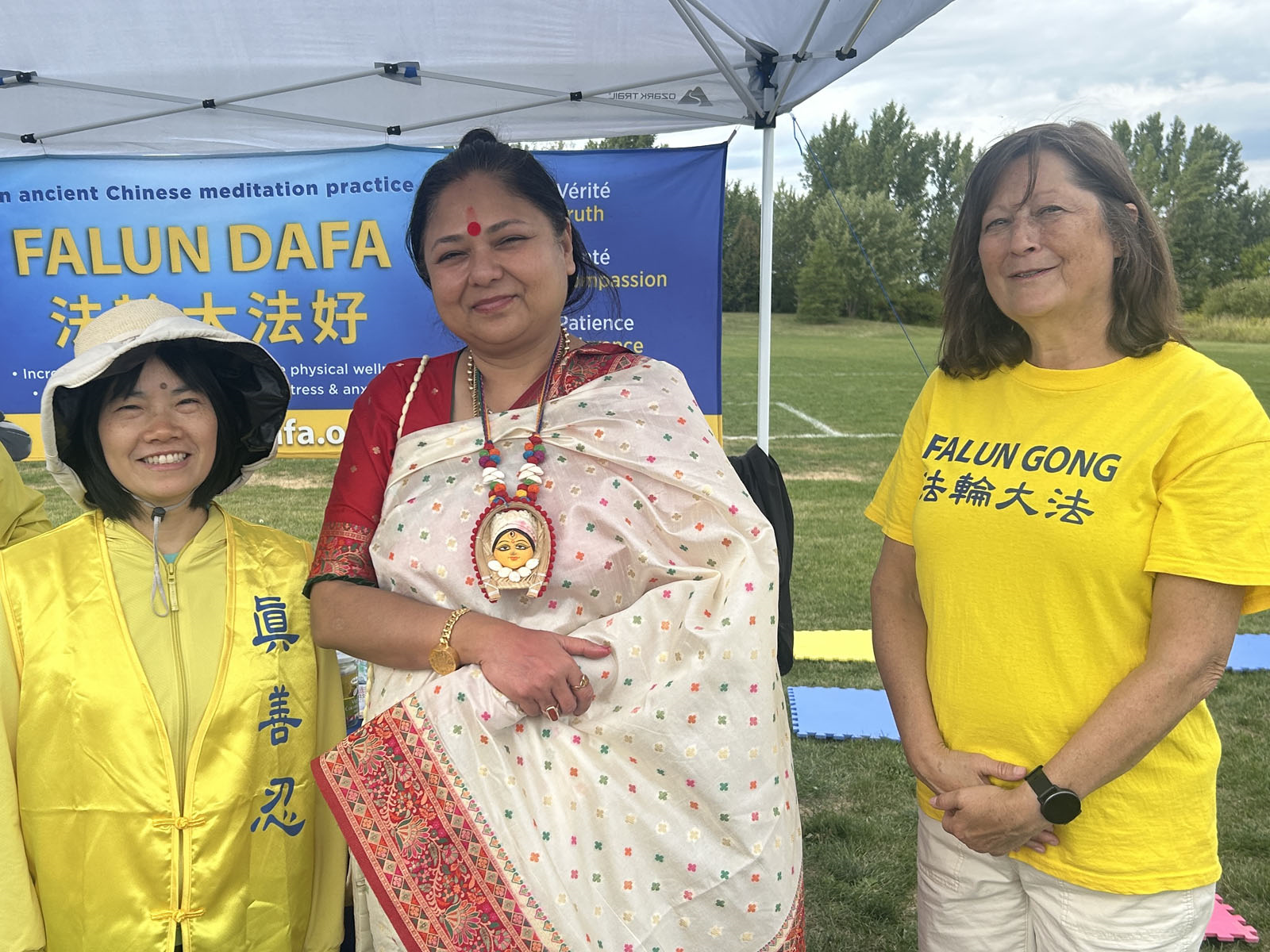 图6:戈什是一位来自印度的教育家、企业家与文化推动者,她在推动加拿大多元文化交流方面具有深远影响力。她赞扬法轮功真、善、忍理念属于整个地球。