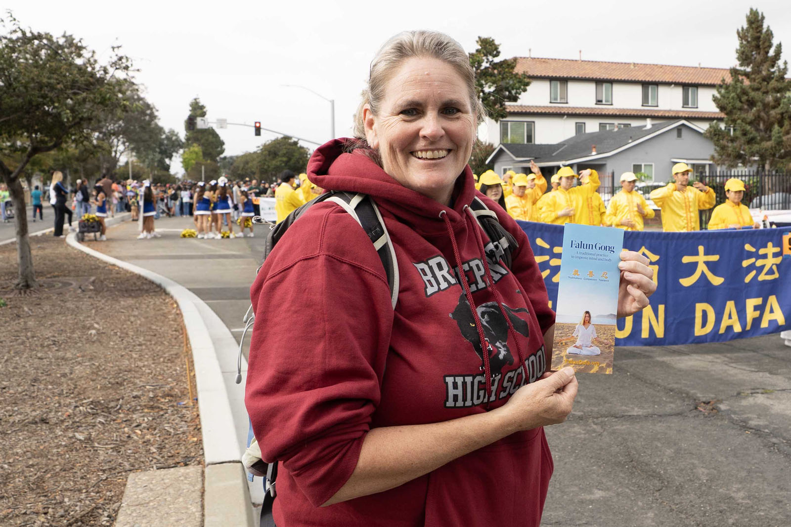 图13:桥点中学助理校长布伦达·伯特伦表示,在中国发生的对法轮功的迫害是不对的。