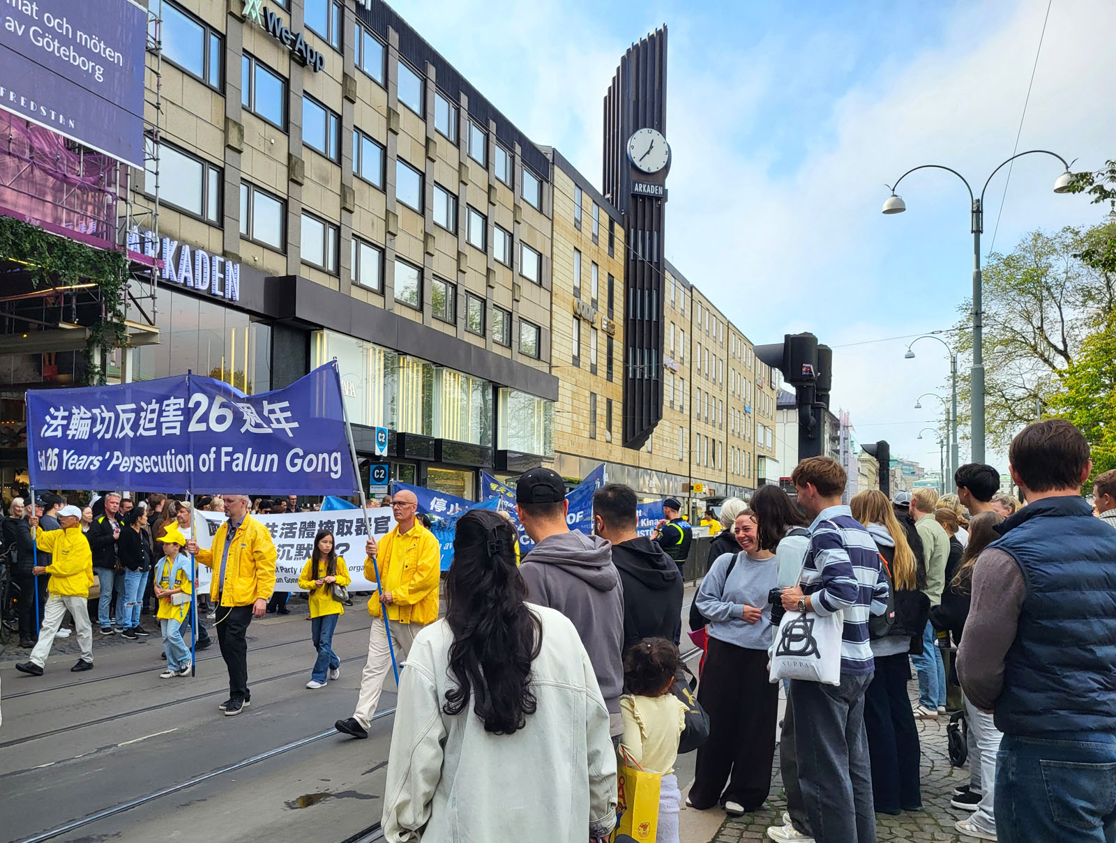 图4~8:法轮功学员的游行队伍