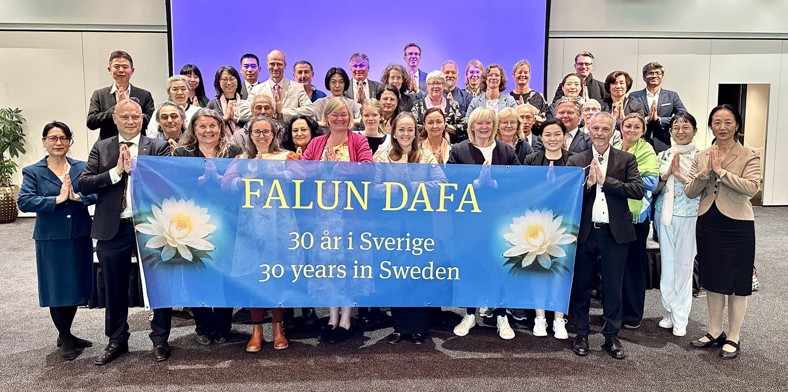 图4:瑞典法轮大法学员感恩师父在三十年前在哥德堡开办讲法学习班