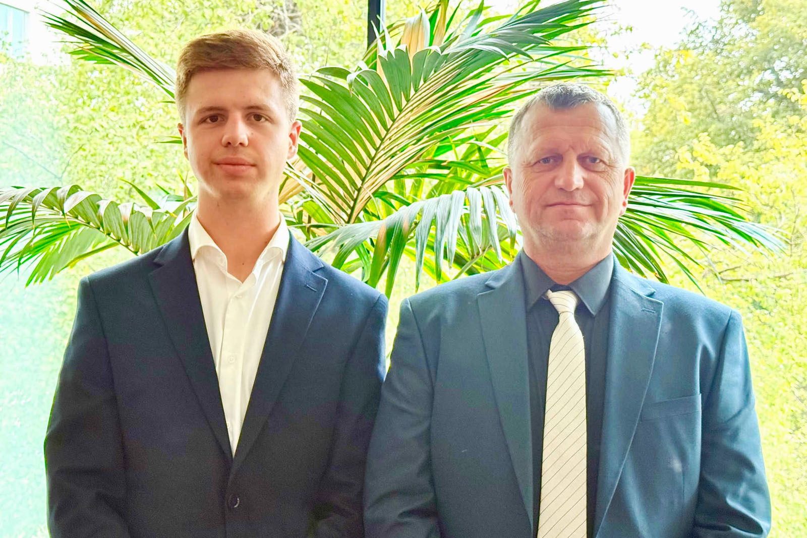 图5:来自克罗地亚的父子大鼓手在法会中对瑞典法轮功学员的经历印象深刻